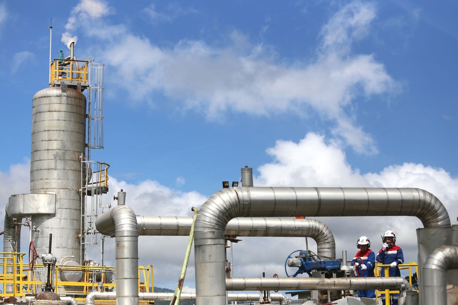 Risitinerig inspectors in PPE carrying out an independent inspection at a gas processing facility